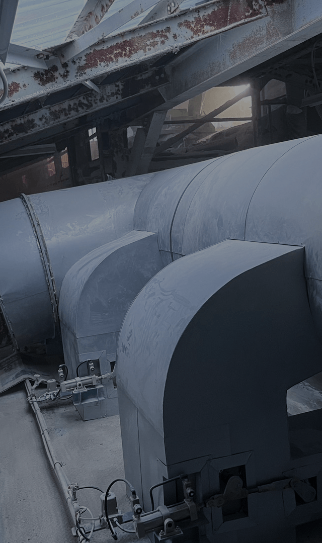 熱を操り、未来を守る。 一ミリの妥協も許さない、究極の熱絶縁技術。 見えない場所から、建物の寿命を支え続ける。